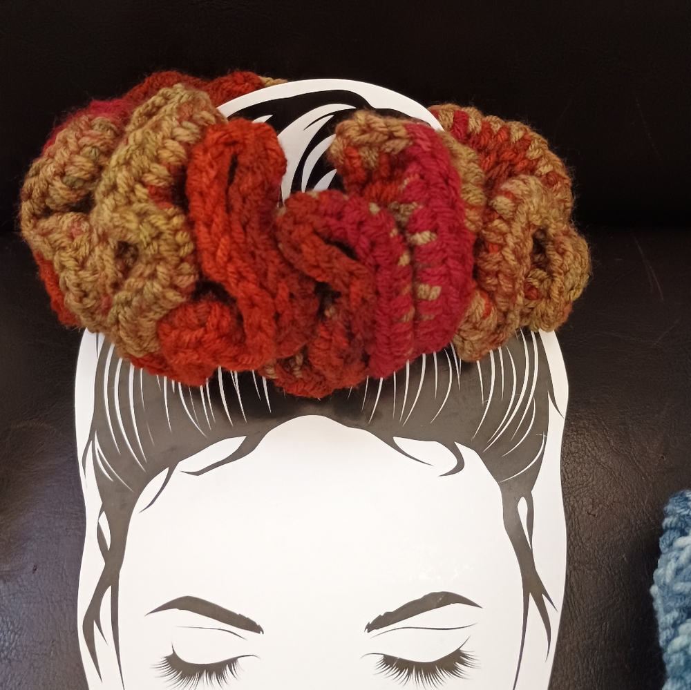 Scrunchie - Picture 3 of 16